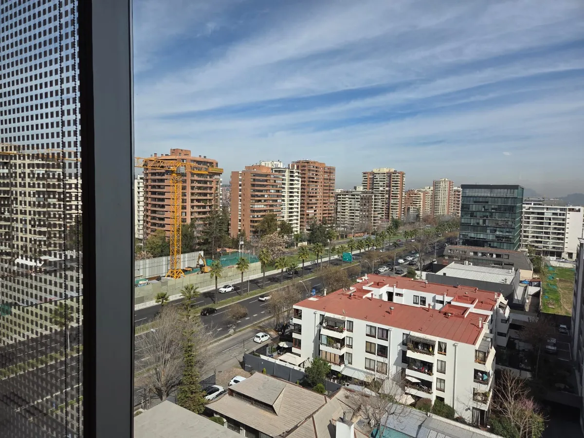 D_NQ_NP_2X_635188-MLC90048084329_082025-F-moderna-oficina-luminosa-con-linda-vista