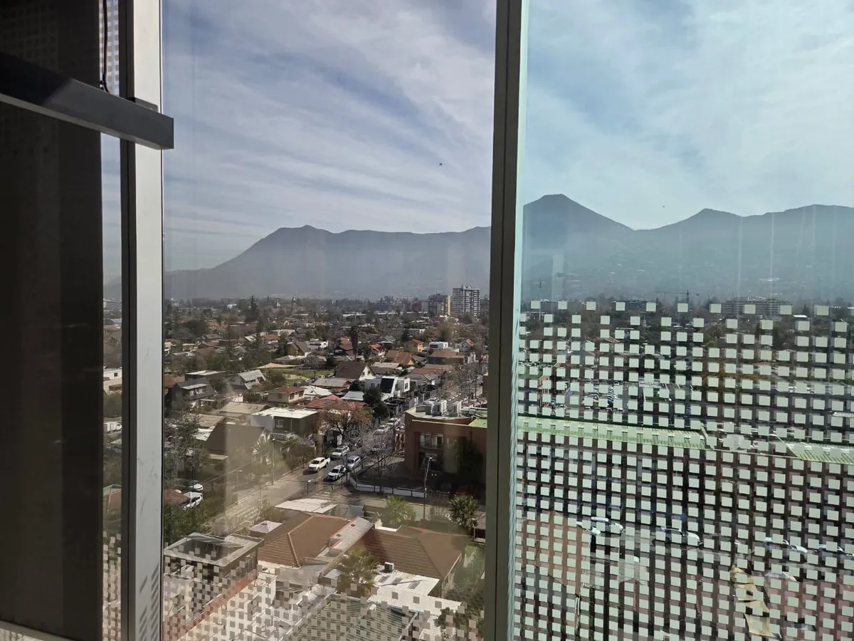 D_NQ_NP_2X_664303-MLC89673554534_082025-F-moderna-oficina-luminosa-con-linda-vista