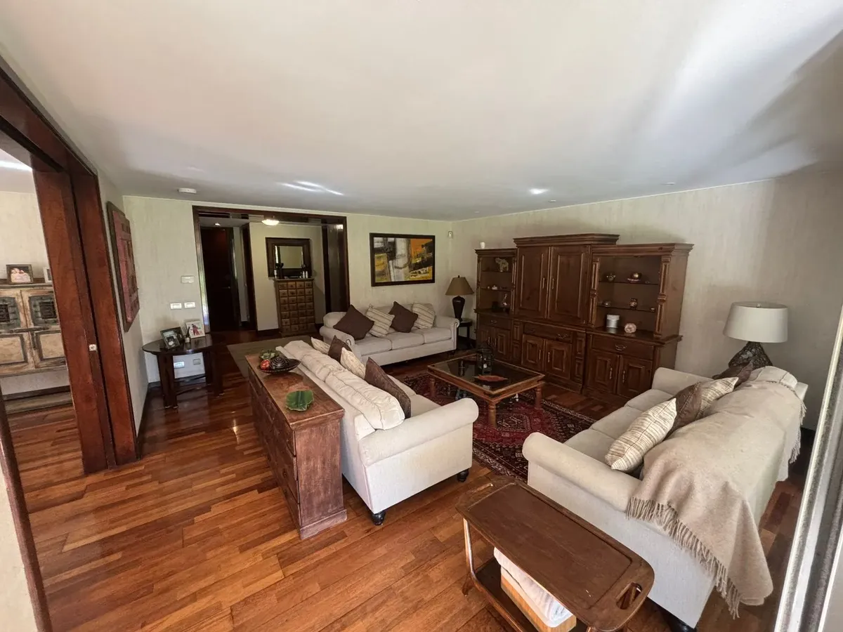 Exclusivo departamento tríplex con jardín en Valle Escondido