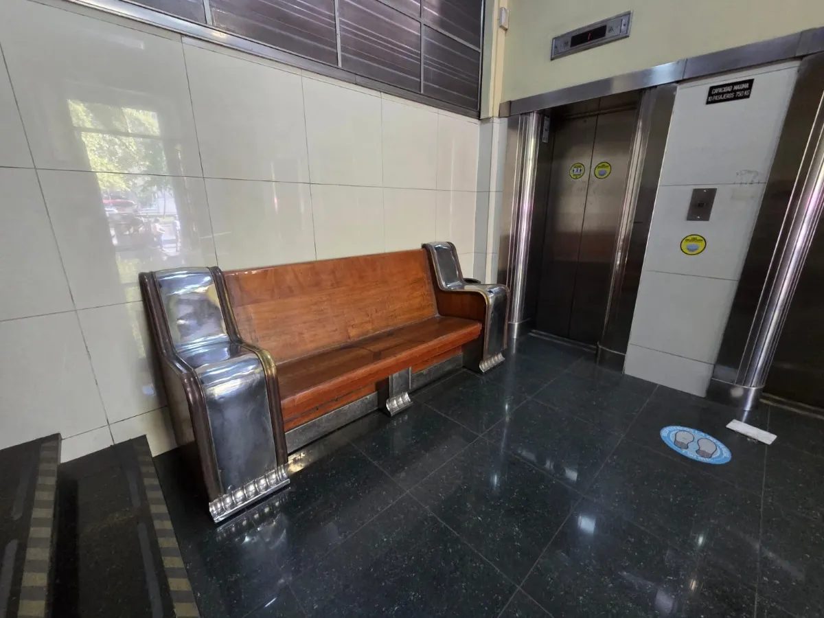 02 Amplia oficina dúplex en pleno Barrio Cívico – Santiago Centro