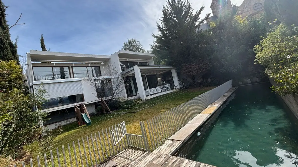 02 Exclusiva casa mediterránea con piscina y vista a la cordillera – Los Trapenses