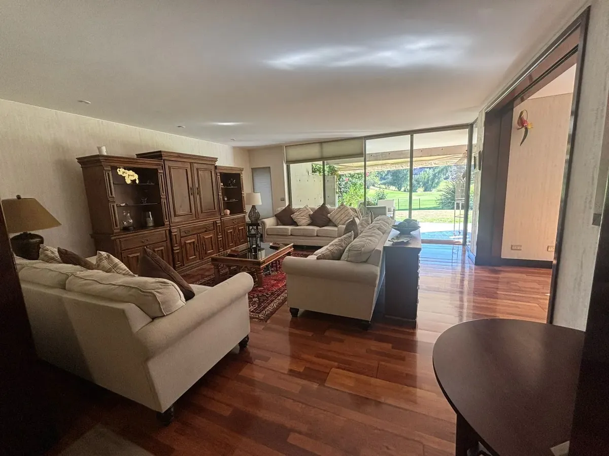 Exclusivo departamento tríplex con jardín en Valle Escondido