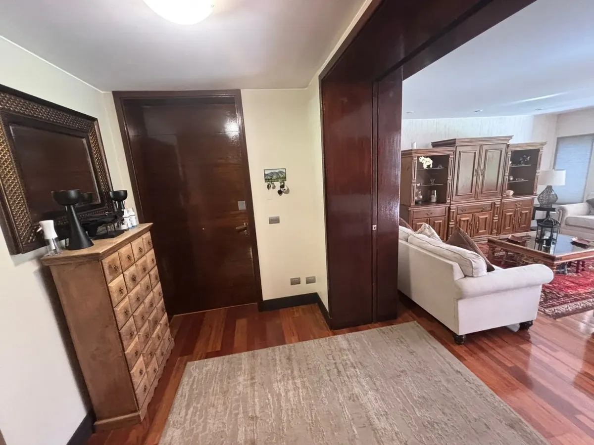 Exclusivo departamento tríplex con jardín en Valle Escondido