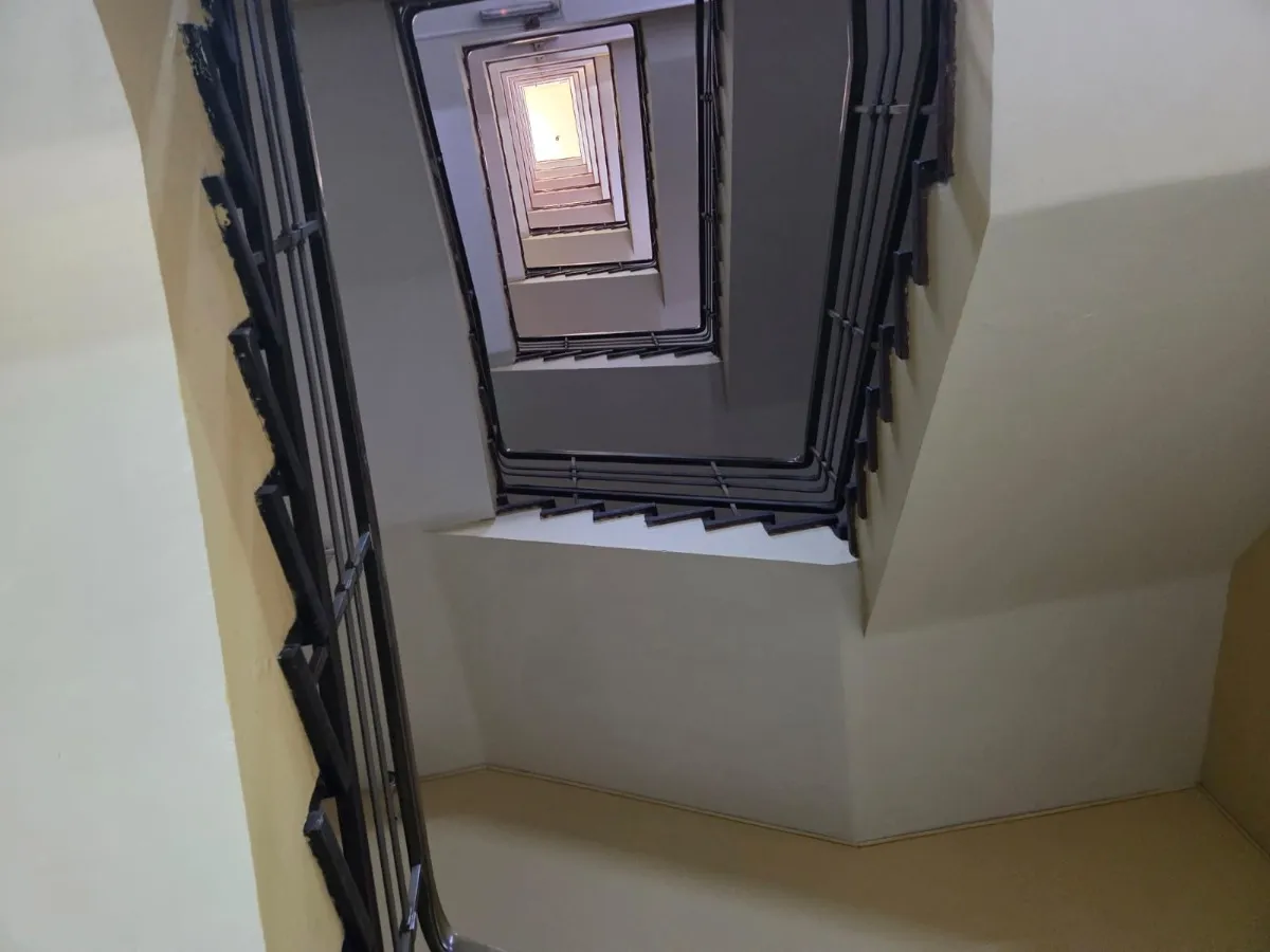 04 Amplia oficina dúplex en pleno Barrio Cívico – Santiago Centro