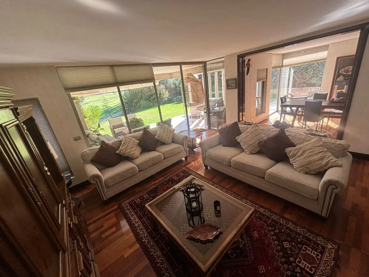 Exclusivo departamento tríplex con jardín en Valle Escondido