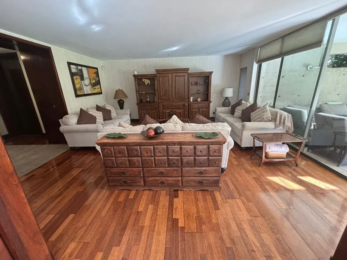 Exclusivo departamento tríplex con jardín en Valle Escondido