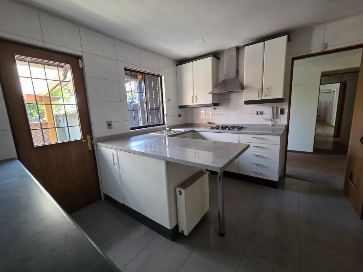 07 Amplia casa familiar con jardín y piscina – La Dehesa