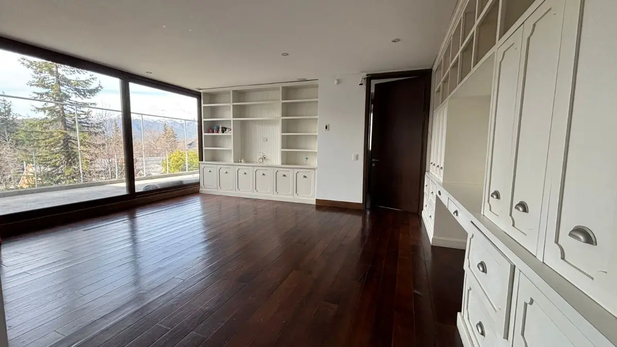 08 Exclusiva casa mediterránea con piscina y vista a la cordillera – Los Trapenses