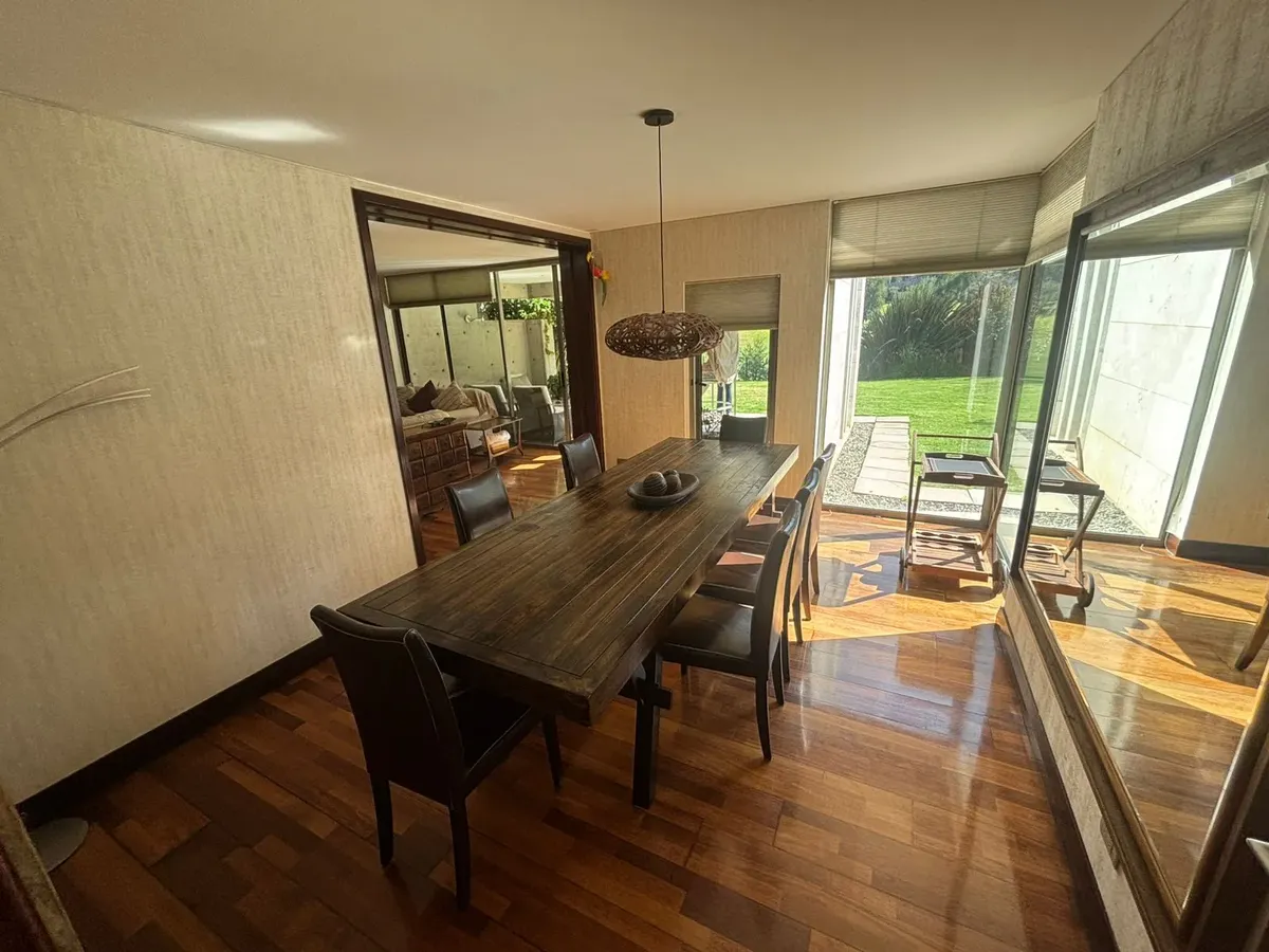 Exclusivo departamento tríplex con jardín en Valle Escondido