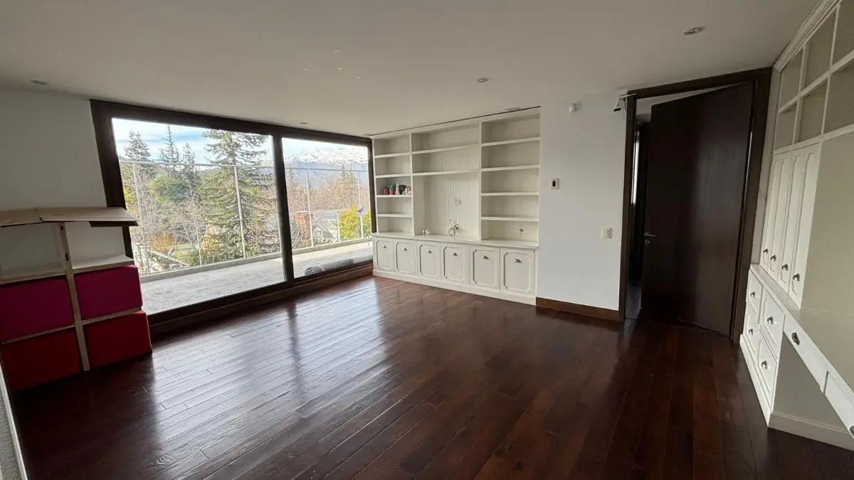 09 Exclusiva casa mediterránea con piscina y vista a la cordillera – Los Trapenses