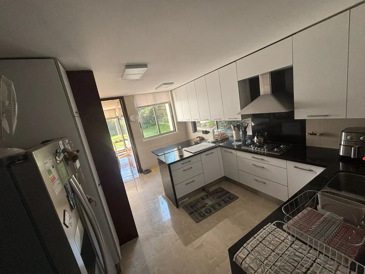 Exclusivo departamento tríplex con jardín en Valle Escondido