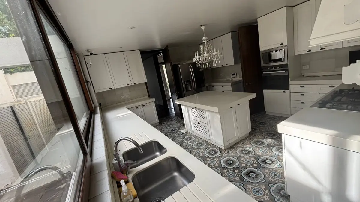 10 Exclusiva casa mediterránea con piscina y vista a la cordillera – Los Trapenses