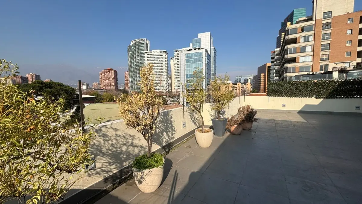 10 Exclusivo Penthouse con gran terraza y vista panorámica – Vitacura