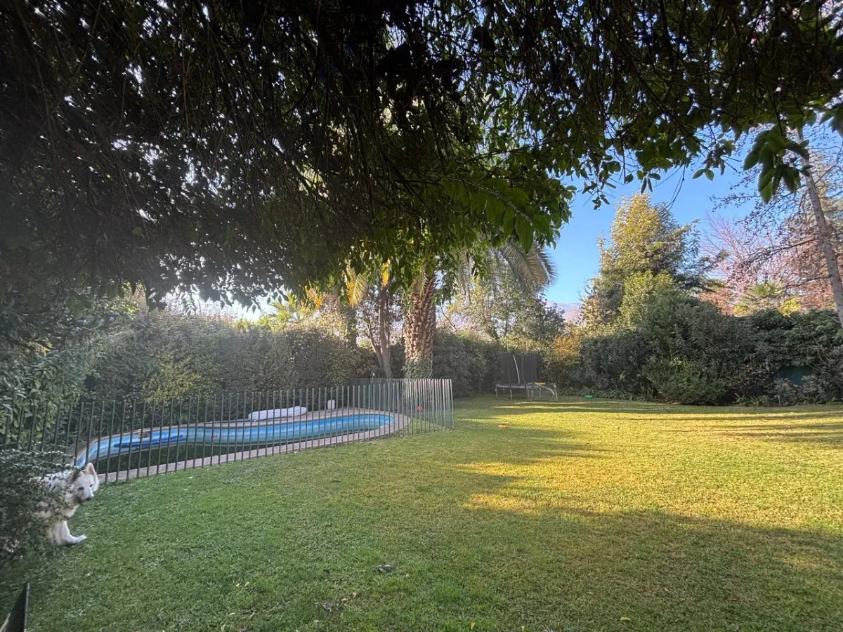 10 Amplia casa familiar con jardín y piscina – La Dehesa