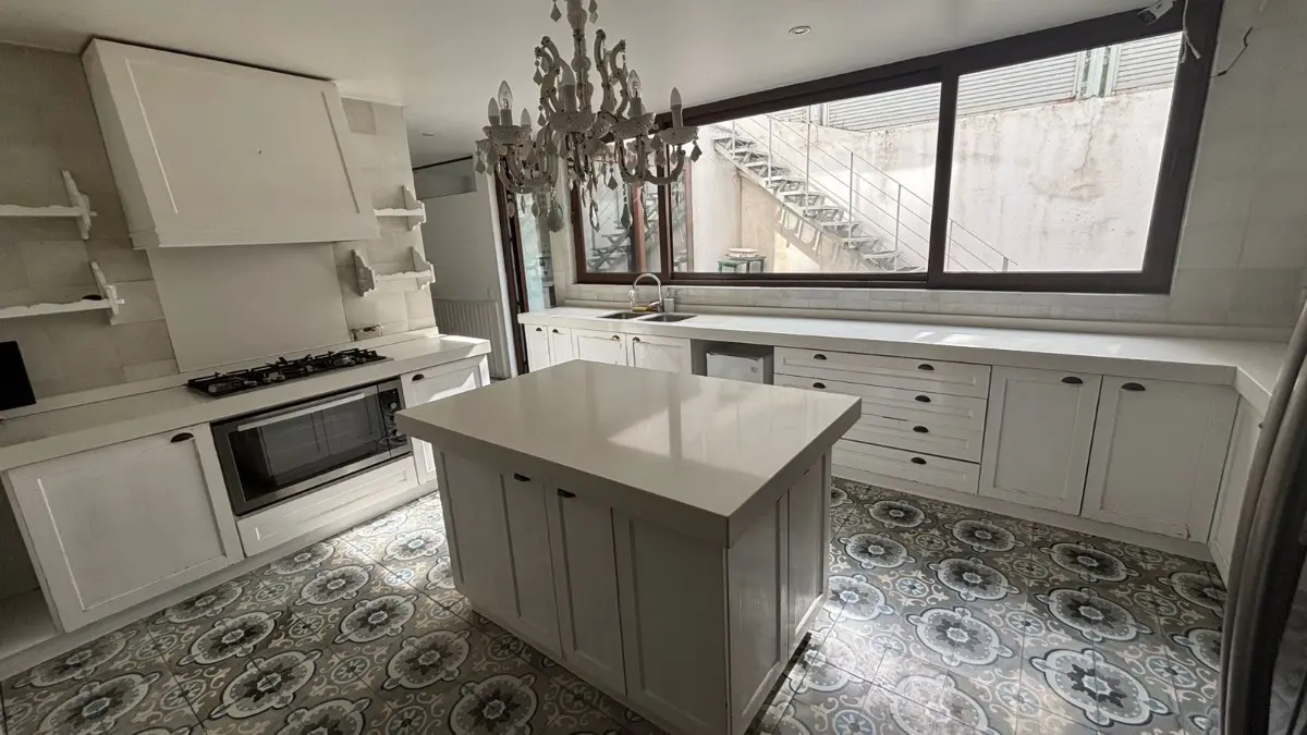 11 Exclusiva casa mediterránea con piscina y vista a la cordillera – Los Trapenses
