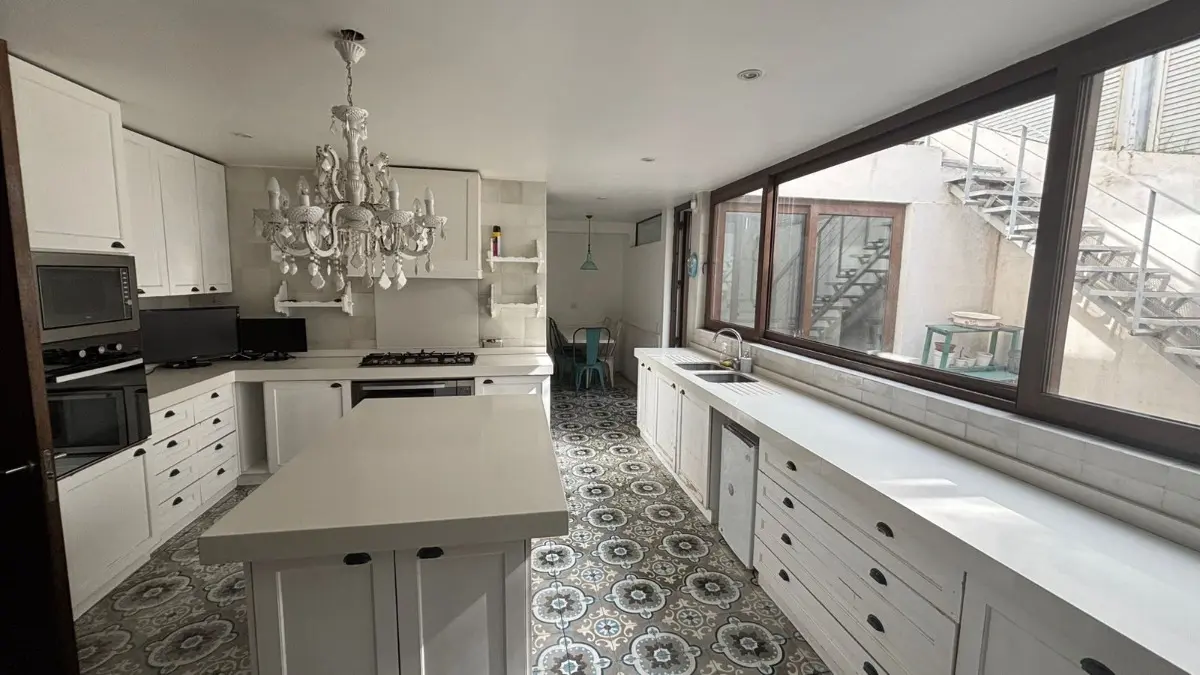 12 Exclusiva casa mediterránea con piscina y vista a la cordillera – Los Trapenses