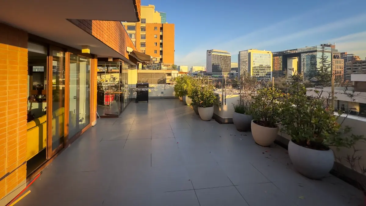 12 Exclusivo Penthouse con gran terraza y vista panorámica – Vitacura