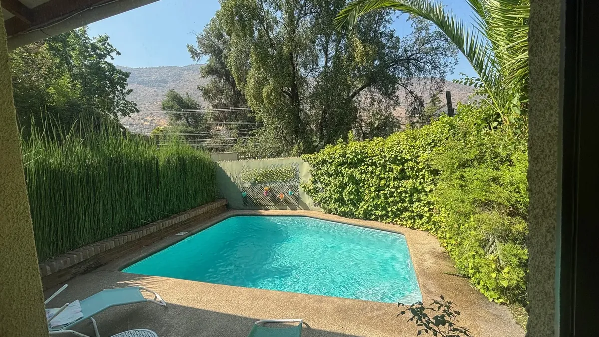 Casa en condominio con piscina y entorno natural – El Arrayán