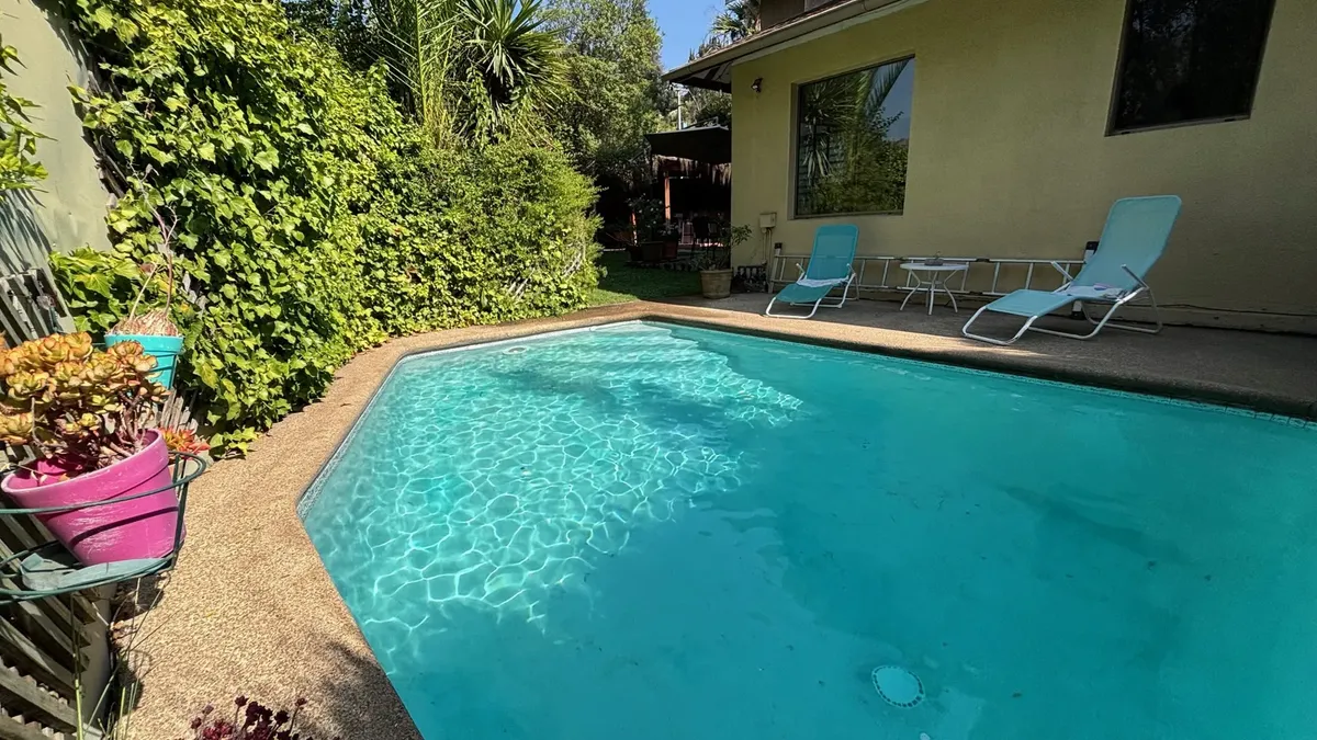 Casa en condominio con piscina y entorno natural – El Arrayán
