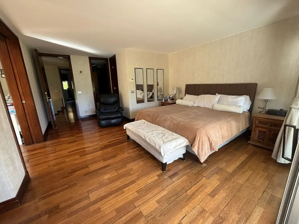Exclusivo departamento tríplex con jardín en Valle Escondido