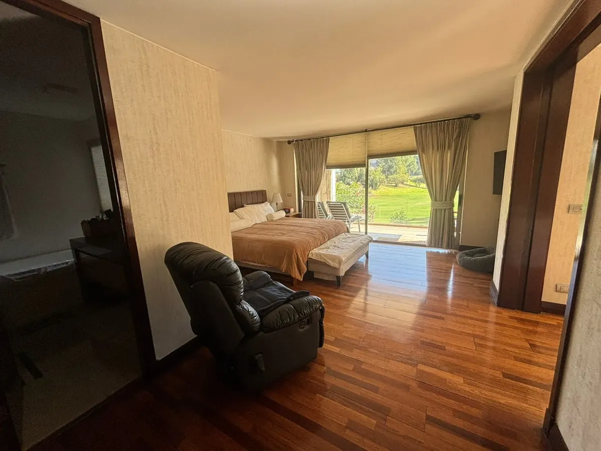 Exclusivo departamento tríplex con jardín en Valle Escondido