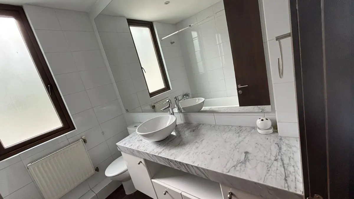 16 Exclusiva casa mediterránea con piscina y vista a la cordillera – Los Trapenses