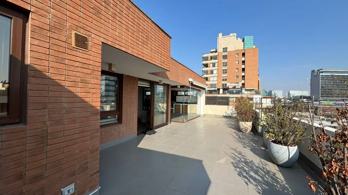 16 Exclusivo Penthouse con gran terraza y vista panorámica – Vitacura