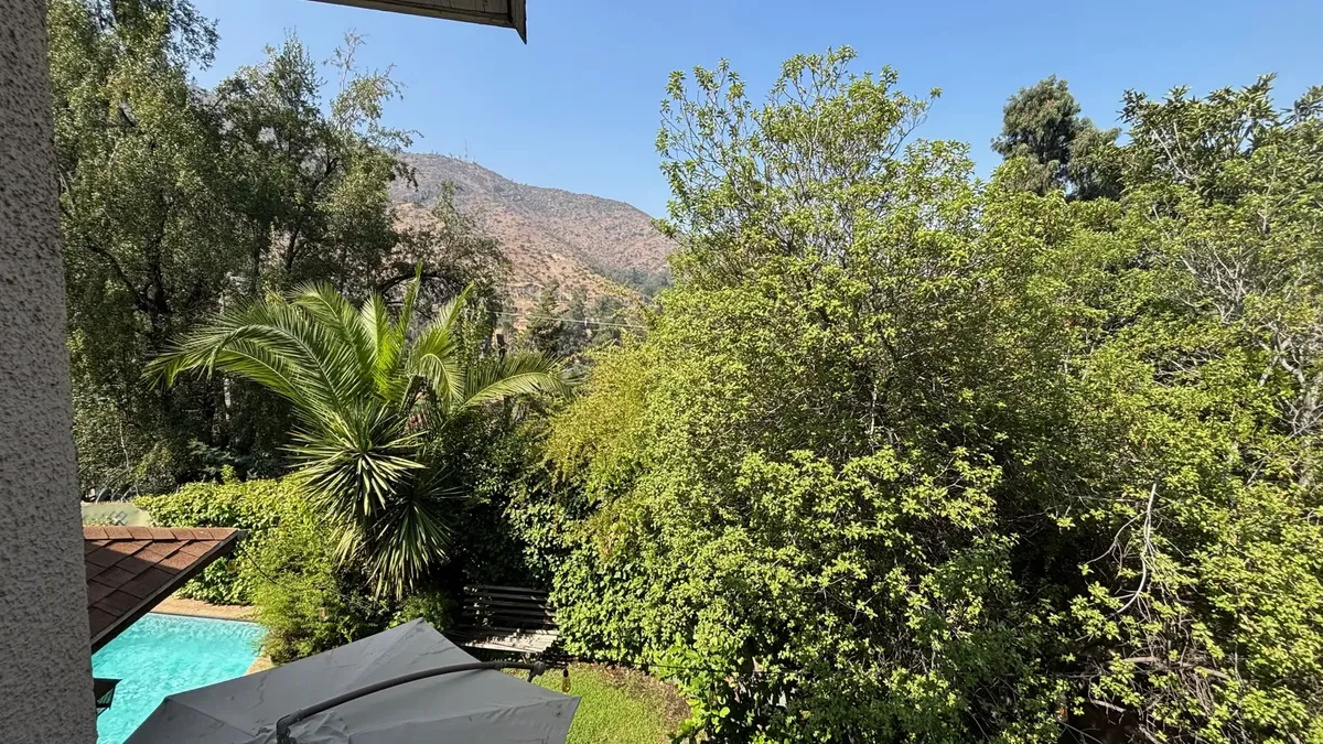 Casa en condominio con piscina y entorno natural – El Arrayán