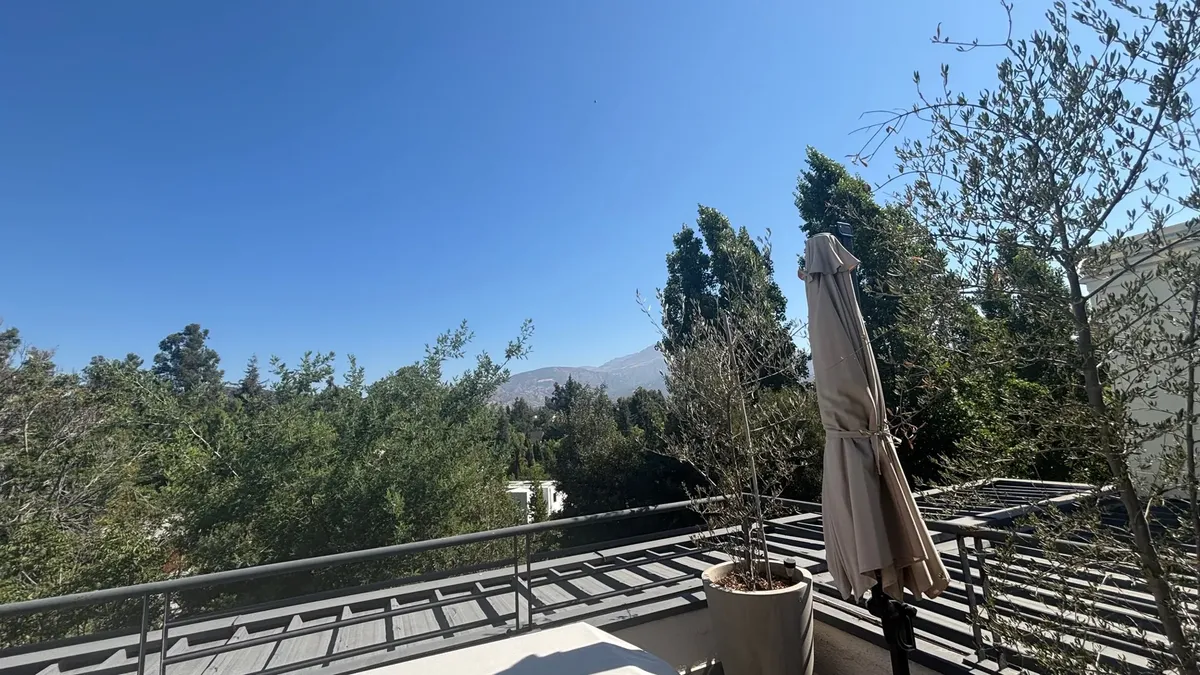 Luminoso dúplex con gran terraza y quincho – La Dehesa