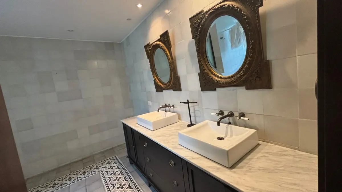 18 Exclusiva casa mediterránea con piscina y vista a la cordillera – Los Trapenses