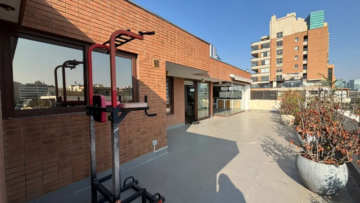 19 Exclusivo Penthouse con gran terraza y vista panorámica – Vitacura