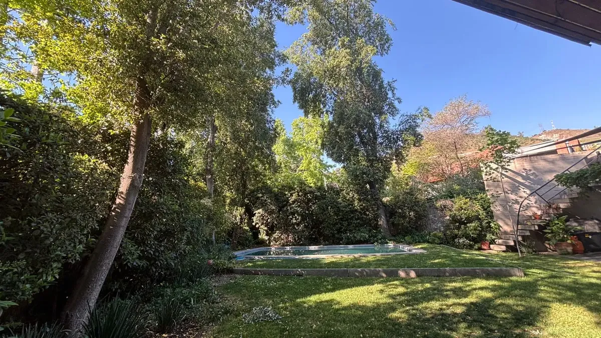 19 Casa en condominio con piscina y seguridad 24/7 – Huechuraba