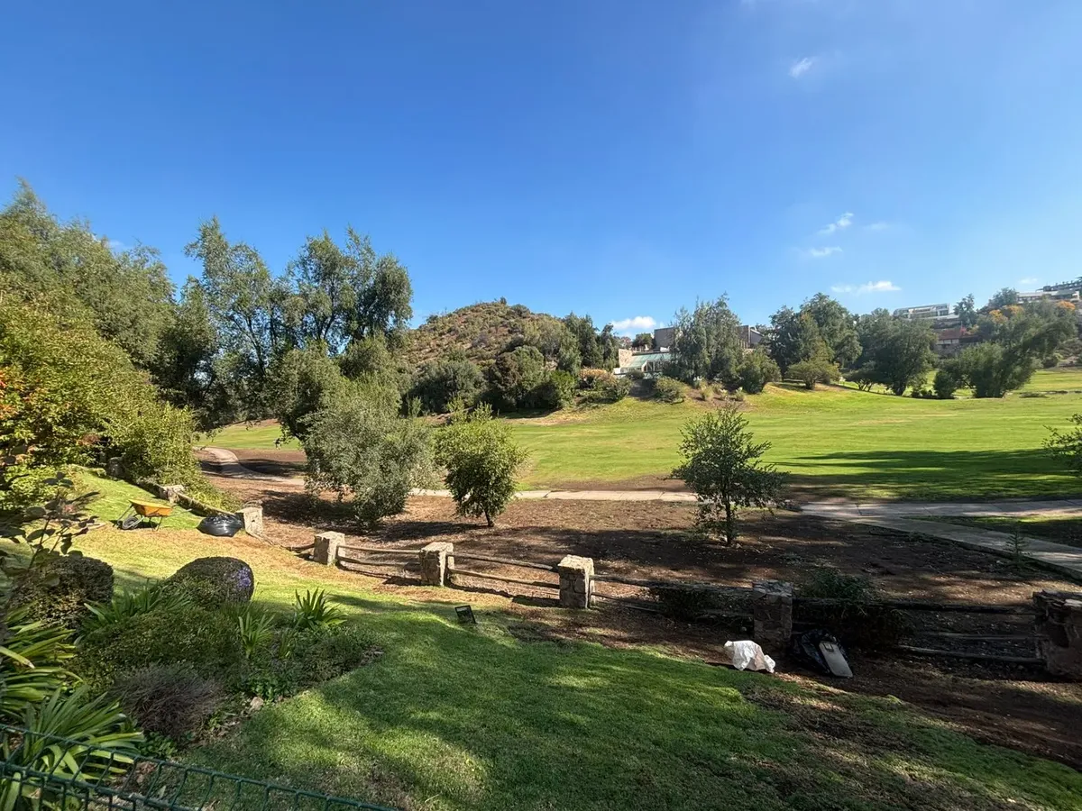Exclusivo departamento tríplex con jardín en Valle Escondido
