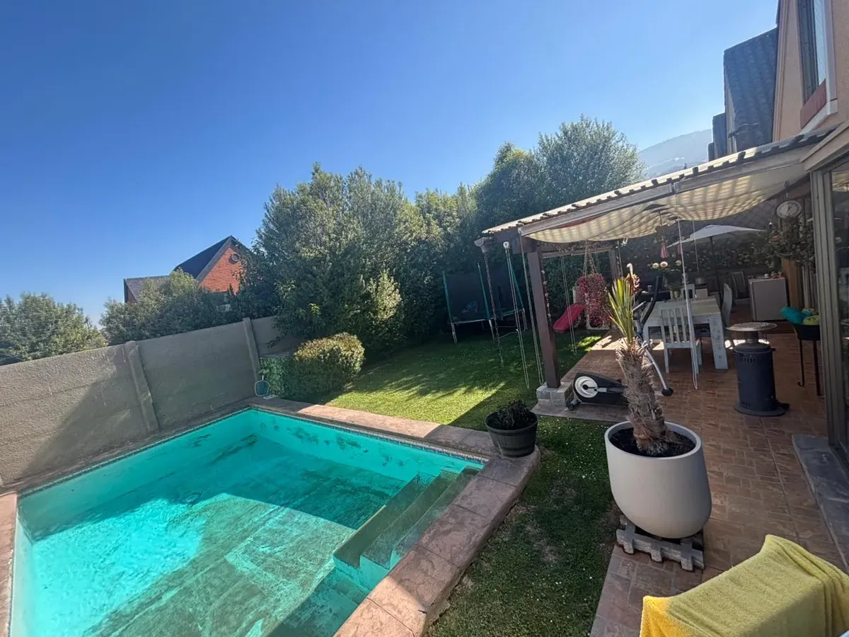 Acogedora casa familiar con piscina – La Dehesa