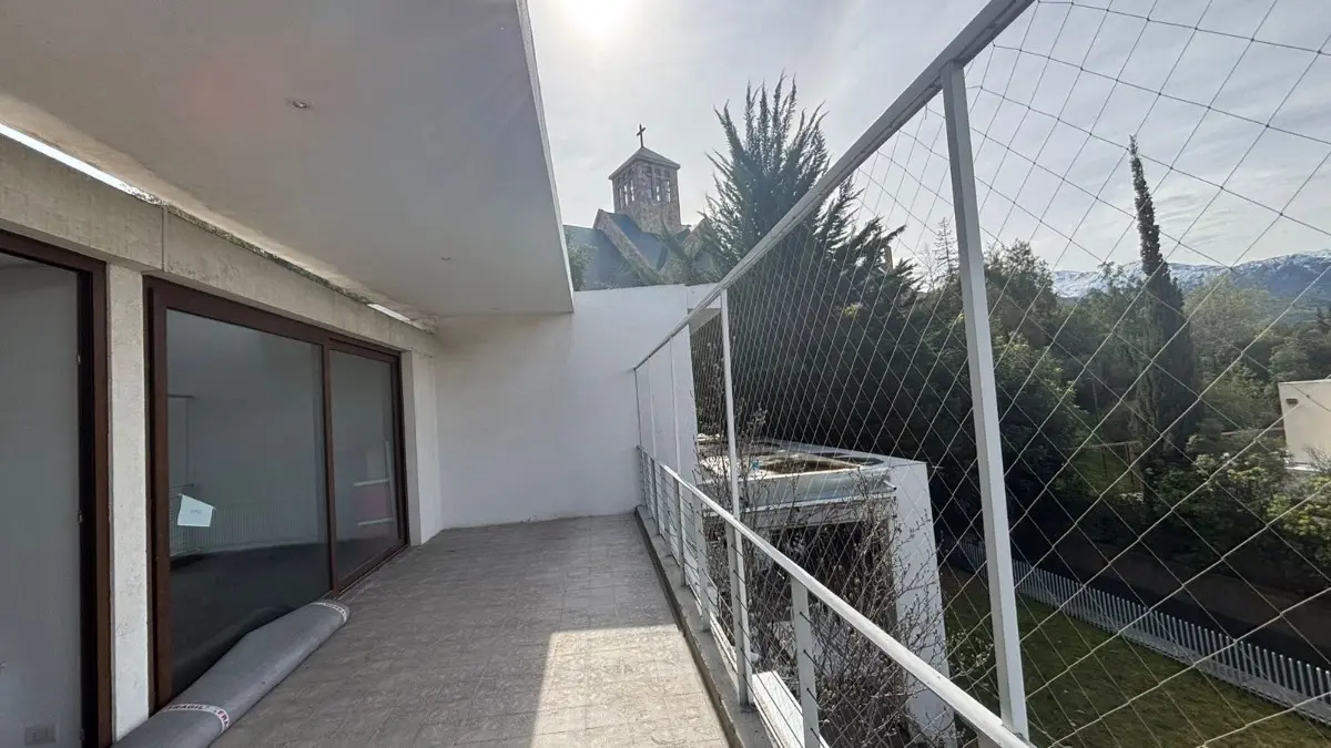 22 Exclusiva casa mediterránea con piscina y vista a la cordillera – Los Trapenses