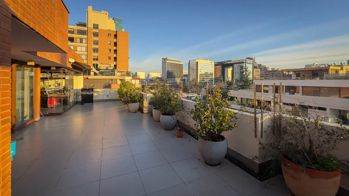 22 Exclusivo Penthouse con gran terraza y vista panorámica – Vitacura