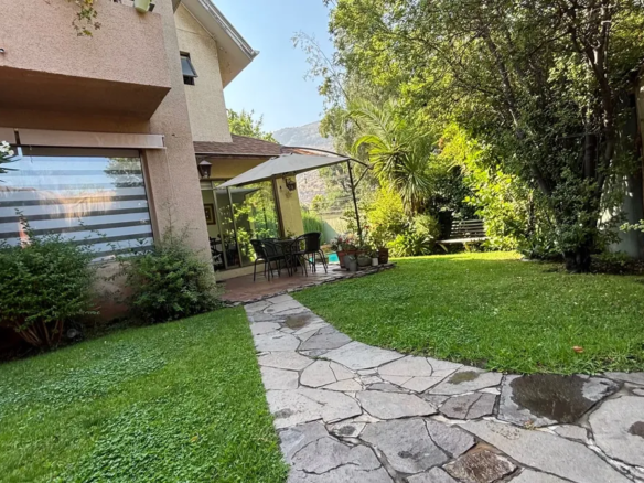 Casa en condominio con piscina y entorno natural – El Arrayán