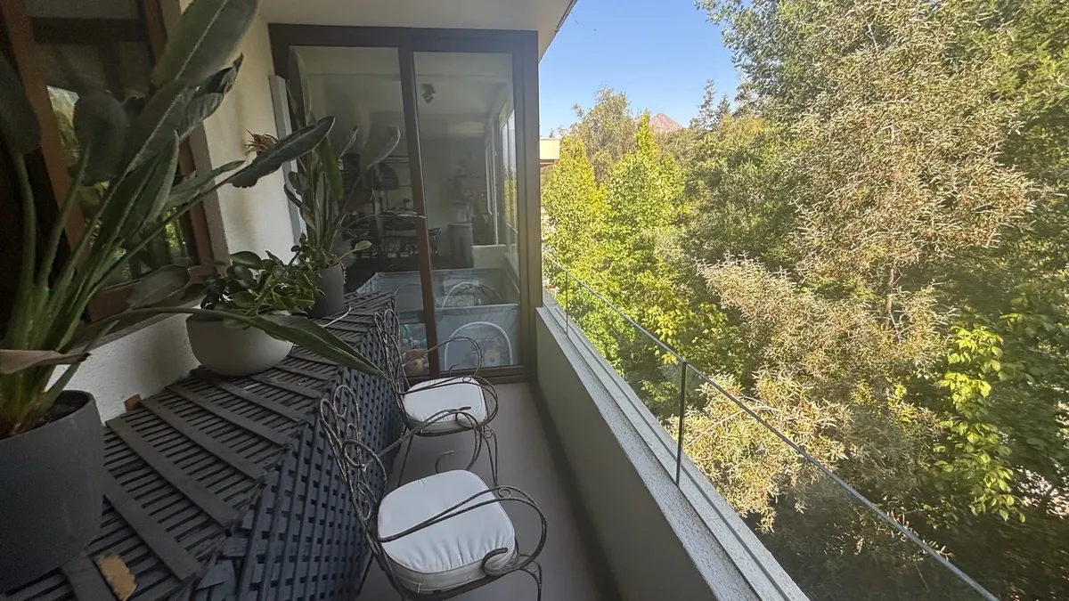 Luminoso dúplex con gran terraza y quincho – La Dehesa