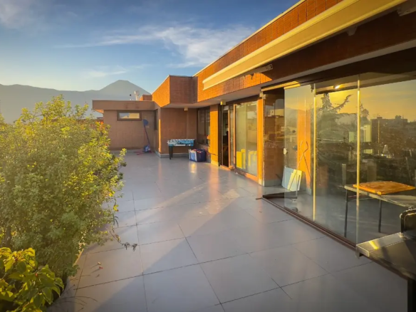 Exclusivo Penthouse con gran terraza y vista panorámica – Vitacura