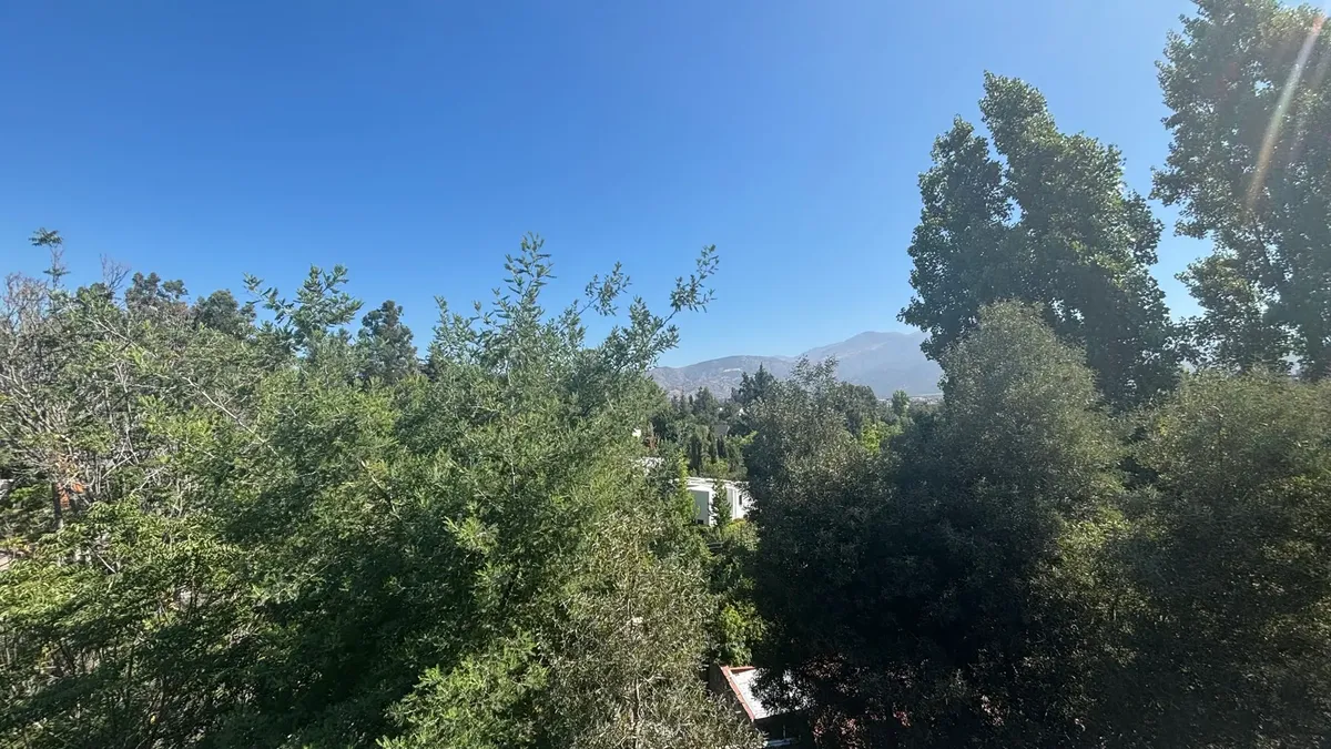 Luminoso dúplex con gran terraza y quincho – La Dehesa