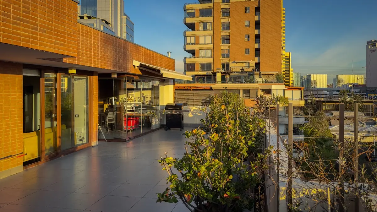 25 Exclusivo Penthouse con gran terraza y vista panorámica – Vitacura