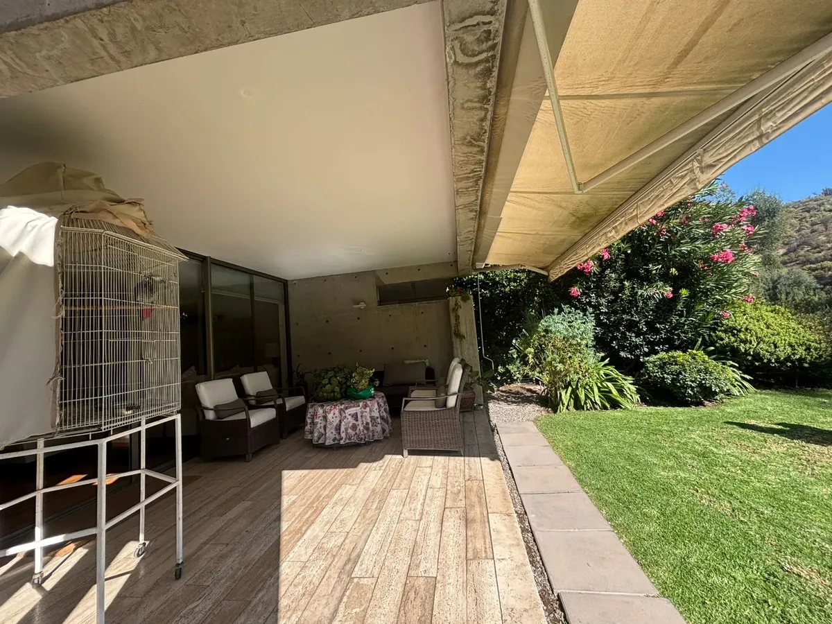Exclusivo departamento tríplex con jardín en Valle Escondido