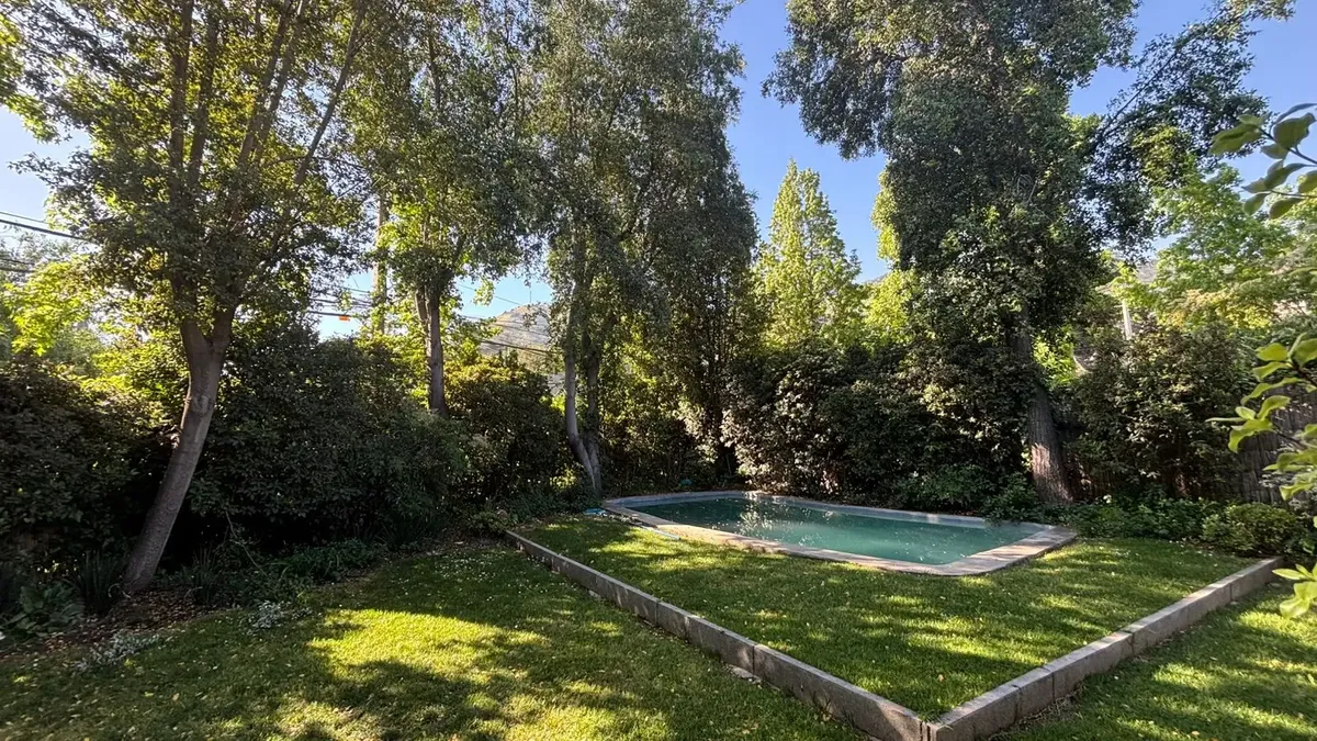 25 Casa en condominio con piscina y seguridad 24/7 – Huechuraba