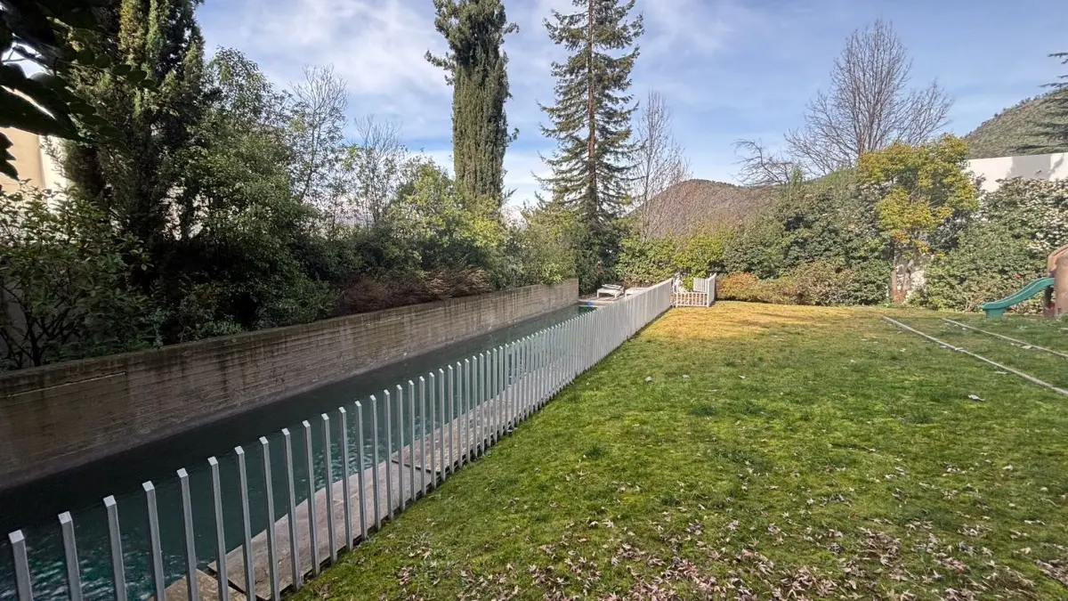 26 Exclusiva casa mediterránea con piscina y vista a la cordillera – Los Trapenses