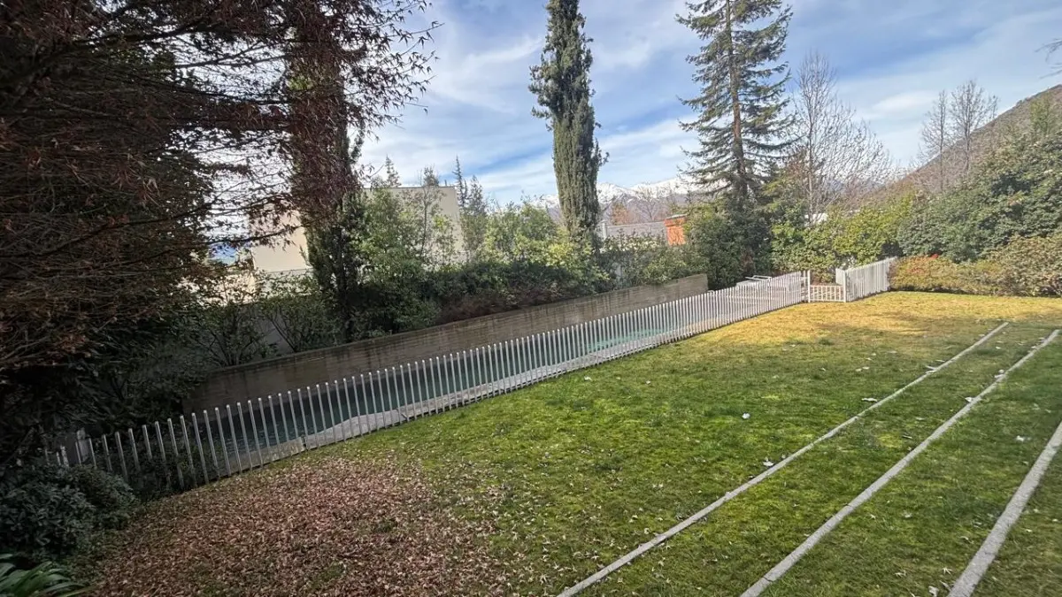 27 Exclusiva casa mediterránea con piscina y vista a la cordillera – Los Trapenses