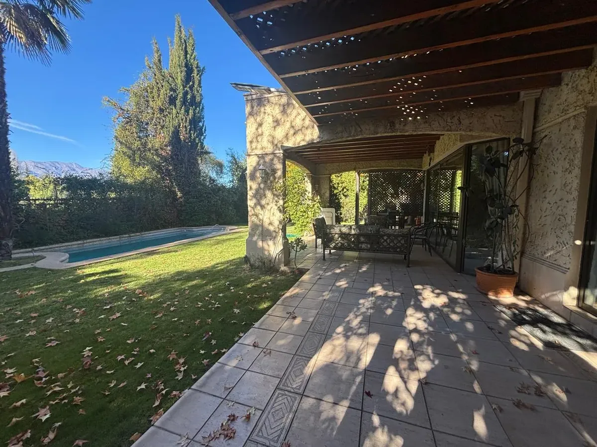 28 Amplia casa familiar con piscina en Santuario – Los Trapenses
