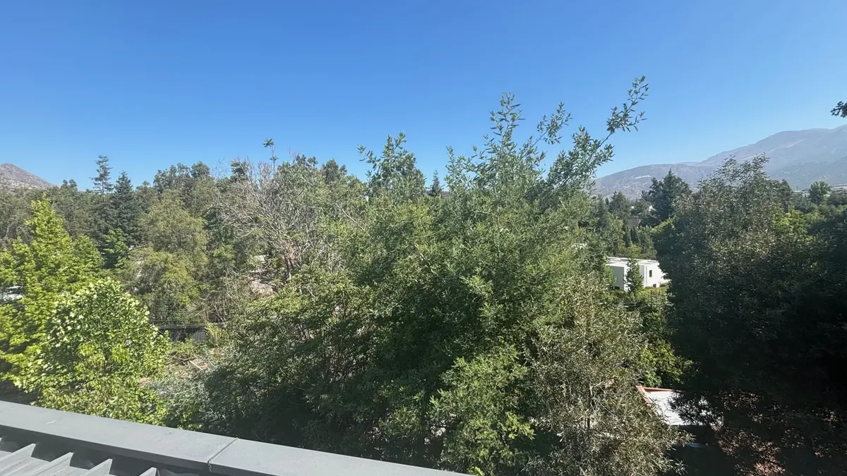 Luminoso dúplex con gran terraza y quincho – La Dehesa
